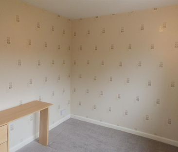 3 bedroom end of terrace house to rent - Photo 4