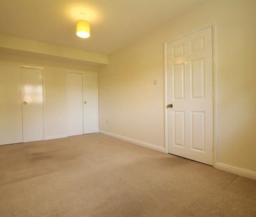 4 bedroom link detached house to rent - Photo 4