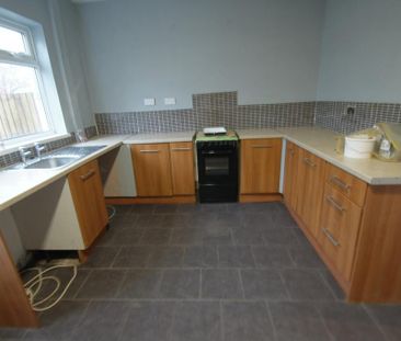 2 bedroom terraced house to rent - Photo 4