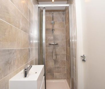 4 bedroom semi-detached house to rent - Photo 2