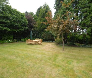 Claremont Lane, Esher, Surrey, KT10 flat to rent - Photo 4