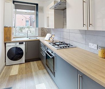 Modern 4-Bedroom Home on Ecclesall Road – Perfect for Students & Sh... - Photo 5