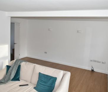 4 bedroom detached house to rent - Photo 3