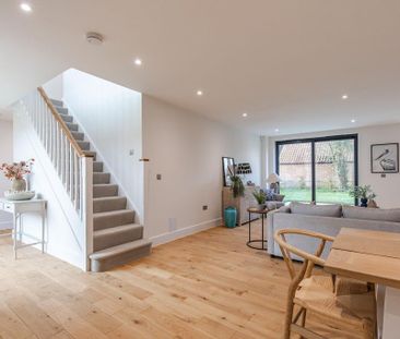 3 bedroom semi-detached house to rent - Photo 2