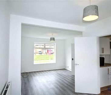 Marbles Way, Tadworth, Surrey, KT20 - Photo 1