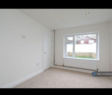 2 bedroom semi-detached house to rent - Photo 3