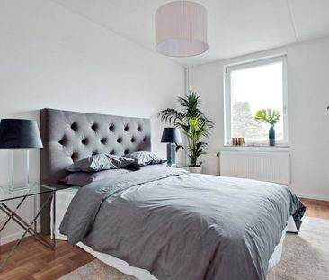 Välplanerad 2:a i populära Mariehäll – uthyres! - Photo 5