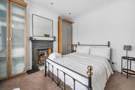 3 bedroom flat to rent - Photo 3