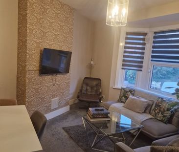 2 Bed Flat, Garratt Lane, SW18 - Photo 1