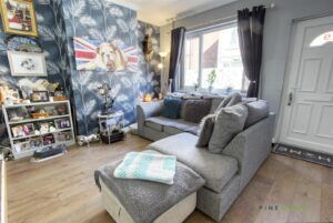 2 BEDROOM House - Mid Terrace - Photo 4