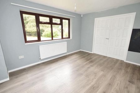 4 bedroom detached house to rent - Photo 4