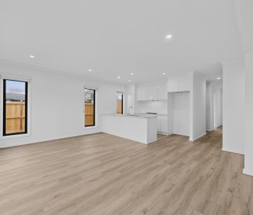 113 Prudence Parade, Point Cook VIC 3030 - House For Rent | Domain - Photo 2