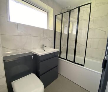3 bedroom end of terrace house to rent - Photo 2