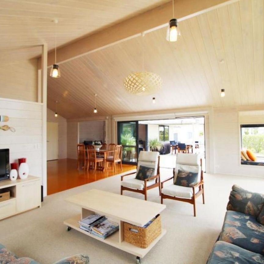 Lockwood on Castleview - Holiday Rental Accommodation - Photo 1