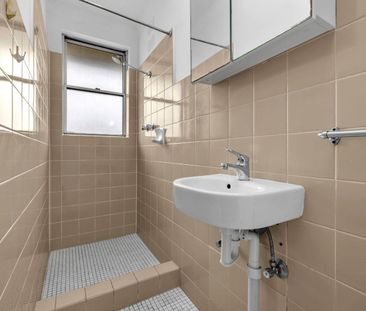One bedroom unit close to everything you need! - Photo 4