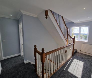 5 bedroom detached house to rent - Photo 2
