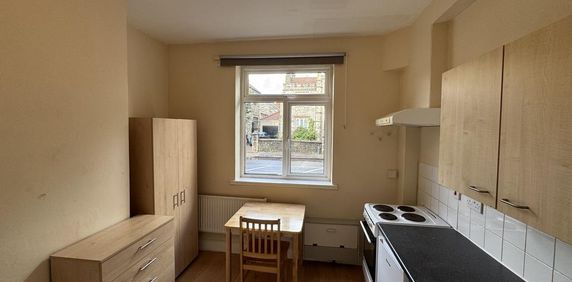 1 bedroom bedsit to rent - Photo 2
