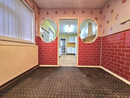 8 bedroom semi-detached house to rent - Photo 3