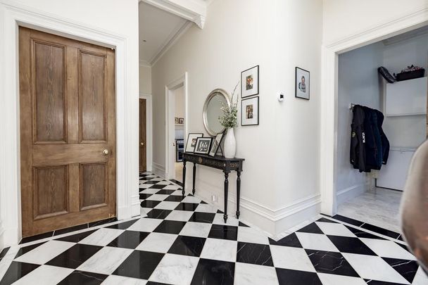 4 bedroom flat to rent - Photo 1