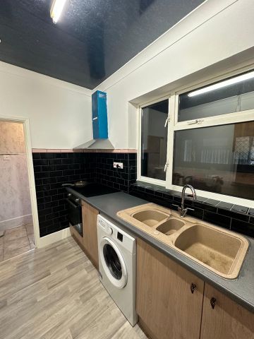 1 Bed Flat, Harley Street, CV2 - Photo 3