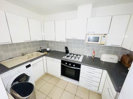 1beds Apartment - Photo 3