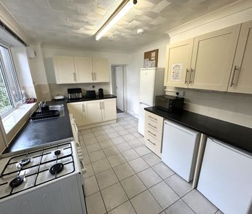 Queen Street, Treforest, Pontypridd - Photo 3