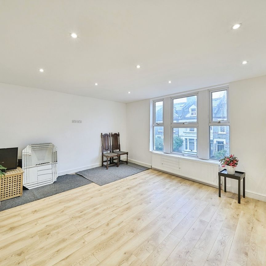 2 Bed Terraced House, Lower Richmond Road, SW15 - Photo 1