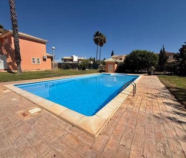 Moradia espetacular V3 em Condomínio pequeno, privado e com piscina - Photo 6