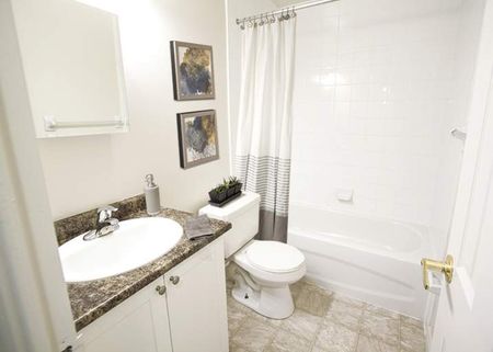 Oxford Park Towers - Photo 5