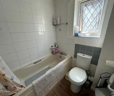 2 bedroom end of terrace house to rent - Photo 5