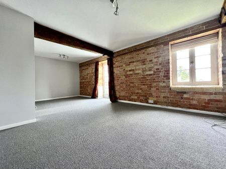 2 bedroom maisonette to rent - Photo 3