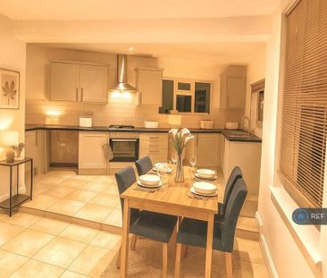 4 bedroom end of terrace house to rent - Photo 6