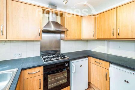 May Tree Close, Winchester, SO22 - Photo 2