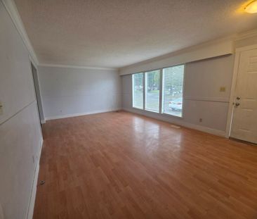 Charming Vintage Upper in Abbotsford - Photo 1