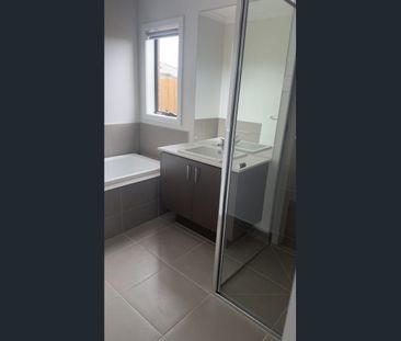 #BRAND NEW # For Lease - 37 Cranberry Crescent, Thornhill Park VIC ... - Photo 6