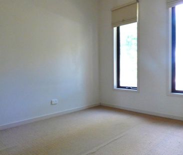 Large scale unit in prime location - Photo 2