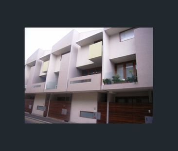 Spacious inner city living. - Photo 4