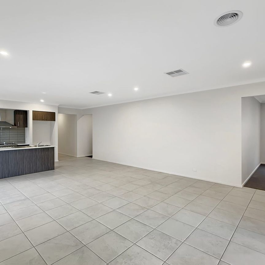 🏡 Brand New 4-Bedroom House in Eynesbury - Photo 1