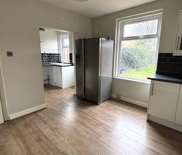 3 bedroom semi-detached house to rent - Photo 6