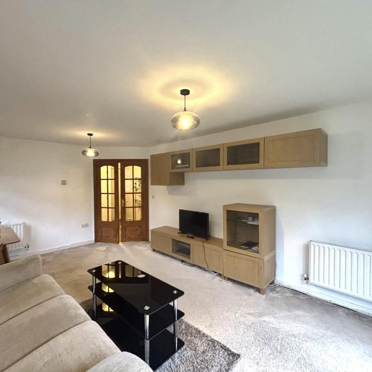 2 bedroom ground floor flat to rent - Photo 1