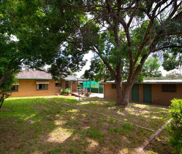 Easy living and perfectly located in popular Strathdale. - Photo 5