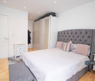 3 bedroom flat to rent - Photo 5