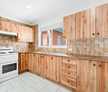 Charming Three-Bedroom Residence With Superb Outdoor Area! - Photo 2