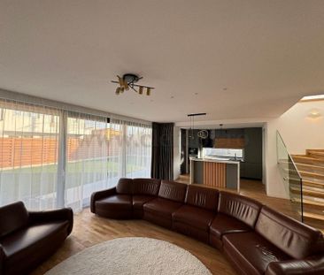 Modern Villa for rent - Photo 1