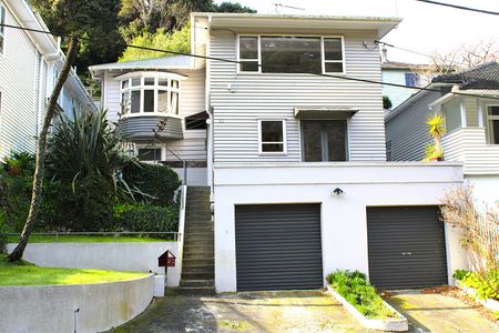 Stunning Character Home in Hataitai - A pet allowed - Photo 2