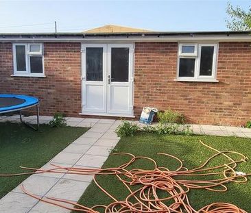 5 bedroom semi-detached house to rent - Photo 3