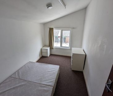 4 bedroom terraced house to rent - Photo 3