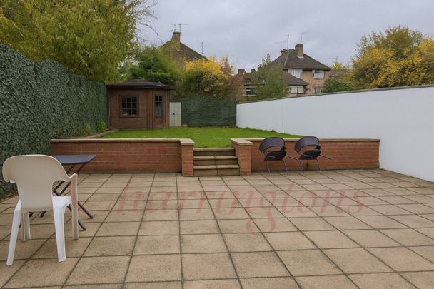 SPACIOUS 5 BEDROOM SEMI-DETACHED HMO AVAILABLE FOR COMPANY LET - Photo 1