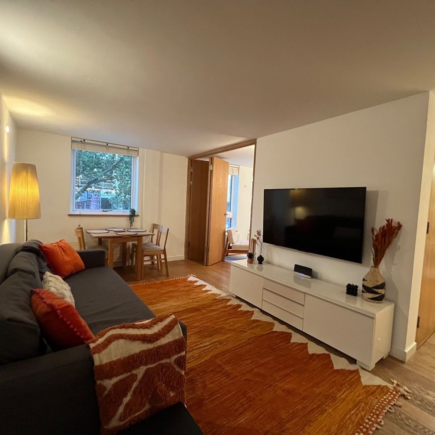 2 Bed Flat, Odhams Walk, WC2H - Photo 1
