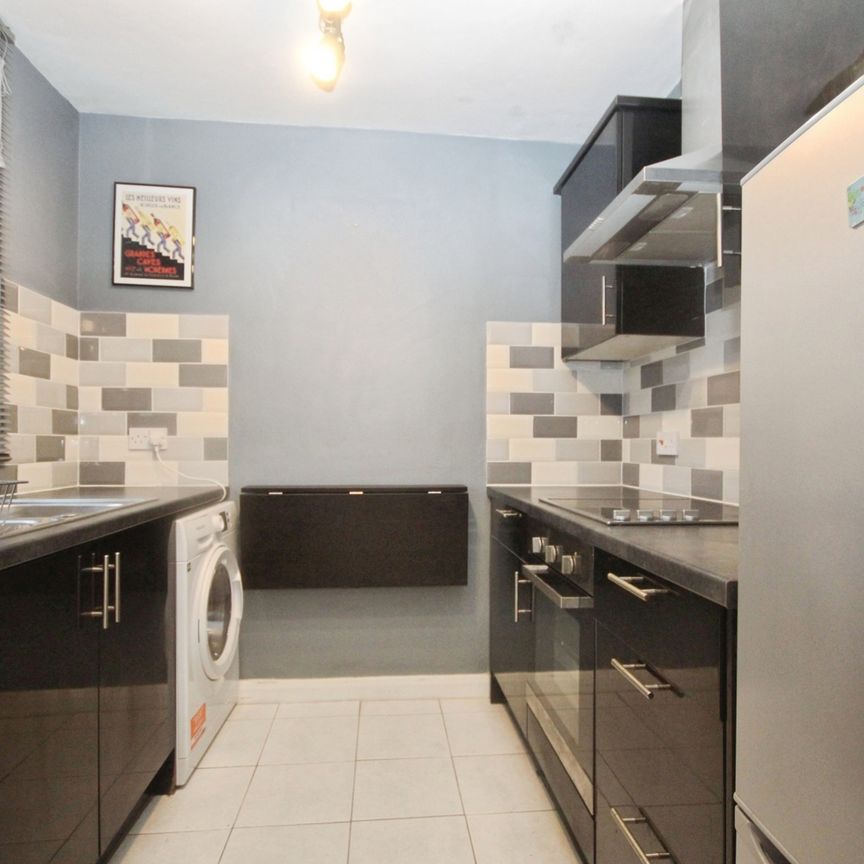 Aldrington Road, London, SW16 1TR - Photo 1